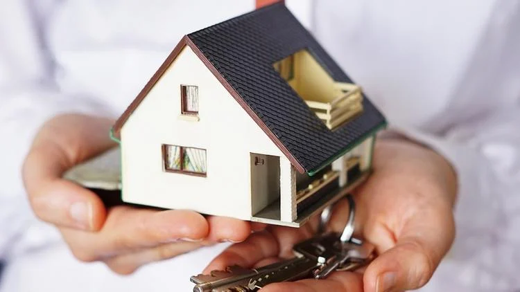 Có nên mua nhà qua công ty môi giới không?